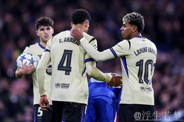 巴萨噩梦?3500万铁卫2年半4次染红致3次惨败 球迷:离队吧 巴萨噩梦?3500万铁卫2年半4次染红致3次惨败 球迷:离队吧